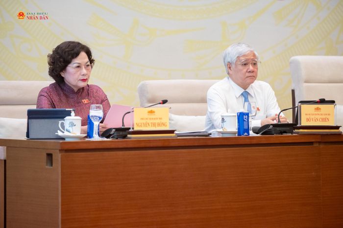 Phó Chủ tịch Thường trực Quốc hội Đỗ Văn Chiến; Phó Chủ tịch Quốc hội Nguyễn Thị Hồng dự hội nghị