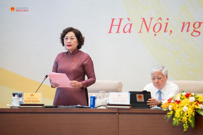 Phó Chủ tịch Quốc hội Nguyễn Thị Hồng điều hành thảo luận về nhóm dự án thuộc lĩnh vực kinh tế, tài chính. Ảnh: Phạm Thắng