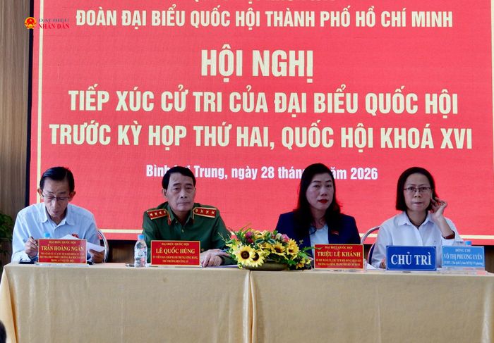 Tổ đại biểu số 9, Đoàn ĐBQH TP. Hồ Chí Minh tiếp xúc cử tri sáng 28/9. Ảnh: Hoa Lê
