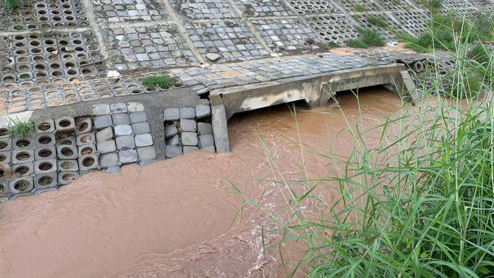Một số đoạn taluy trên tuyến cao tốc Biên Hòa - Vũng Tàu đoạn qua địa bàn phường Phước Tân, TP. Đồng Nai bị sạt lở. Ảnh: Văn Dũng