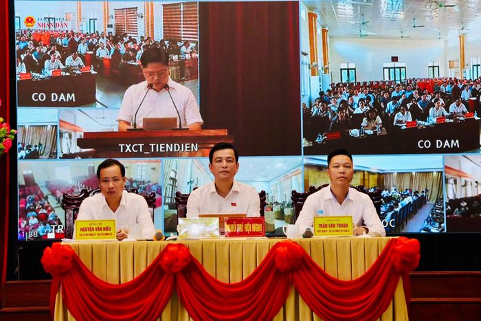 Hội nghị tiếp xúc cử tri được tổ chức trực tiếp kết hợp trực tuyến tại xã Tiên Điền và các điểm cầu.