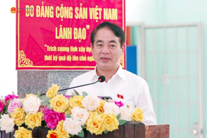 Trưởng Đoàn ĐBQH tỉnh Khánh Hòa Nghiêm Xuân Thành phát biểu tại buổi tiếp xúc
