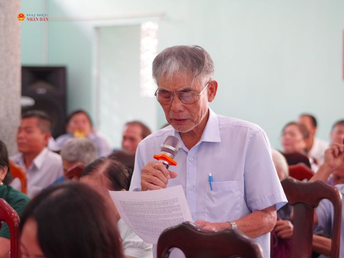 Cử tri phường Bắc Nha Trang phát biểu, kiến nghị tại buổi tiếp xúc