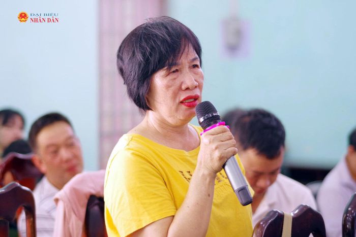Cử tri phường Bắc Nha Trang phát biểu, kiến nghị tại buổi tiếp xúc