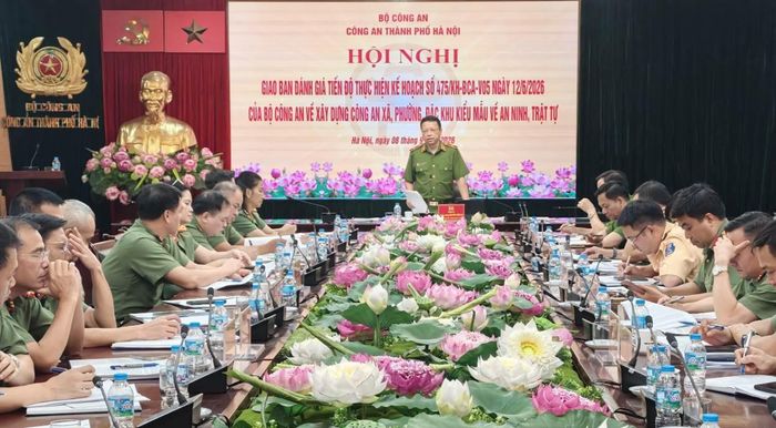 Chiều ngày 8/9/2026, tại trụ sở CATP Hà Nội, Thiếu tướng Nguyễn Hồng Ky - Ủy viên Ban Thường vụ Đảng ủy, Phó Giám đốc CATP chủ trì hội nghị giao ban đánh giá tiến độ xây dựng Công an xã, phường, đặc khu kiểu mẫu về ANTT