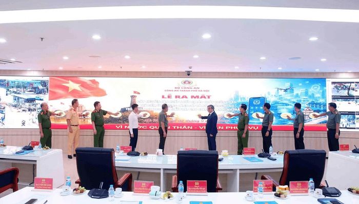 Sáng 02/9/2026, hòa chung không khí phấn khởi kỷ niệm 81 năm Cách mạng Tháng Tám và Quốc khánh 02/9, Công an TP Hà Nội tổ chức Lễ ra mắt 03 sản phẩm, giải pháp chuyển đổi số trọng điểm phục vụ Nhân dân