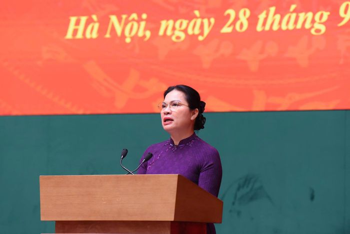 Ủy viên TW Đảng, Phó Chủ tịch – Tổng Thư ký Ủy ban Trung ương Mặt trận Tổ quốc Việt Nam Hà Thị Nga phát biểu khai mạc Hội nghị (Ảnh: Trọng Phú)