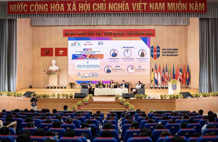 Dự kiến đến cuối năm, Home Credit tiếp tục tổ chức các buổi hội thảo nâng cao kiến thức tài chính cho đối tượng sinh viên đại học - Ảnh: HCVN