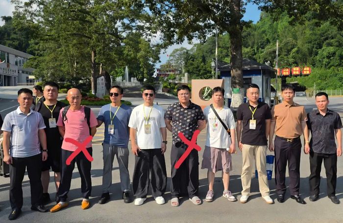 Công an Việt Nam bàn giao 2 đối tượng truy nã (gạch đỏ) cho Công an Trung Quốc tại biên giới hai nước.