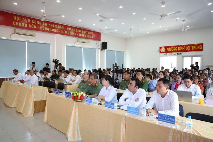  Các đại biểu tham dự hội nghị. 