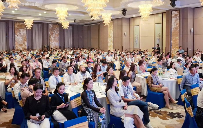 Các đại biểu tham dự hội nghị.