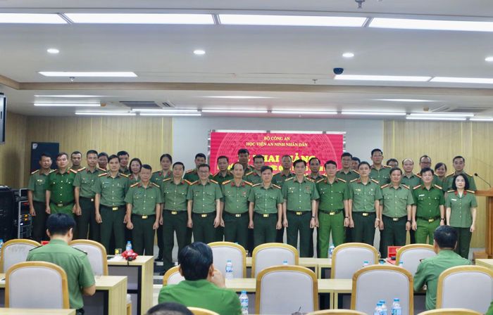 Thành viên lớp bồi dưỡng đều là các đồng chí lãnh đạo đang công tác tại các cục, đơn vị chức năng trực thuộc Bộ Công an và Công an các đơn vị địa phương.