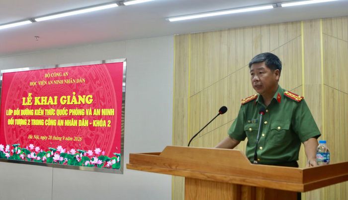 Đại tá Phan Thành Bá, Phó Cục trưởng Cục An ninh điều tra, Bộ Công an đại diện học viên phát biểu tại lễ khai giảng.