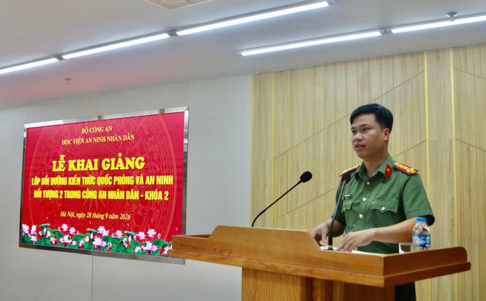 Đại tá, PGS.TS Nguyễn Hồng Thái, Phó Giám đốc Học viện ANND phát biểu tại lễ khai giảng.