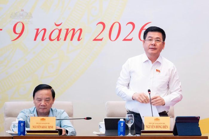 Phó Chủ tịch Quốc hội Nguyễn Hồng Diên điều hành phiên thảo luận chiều 28/9.