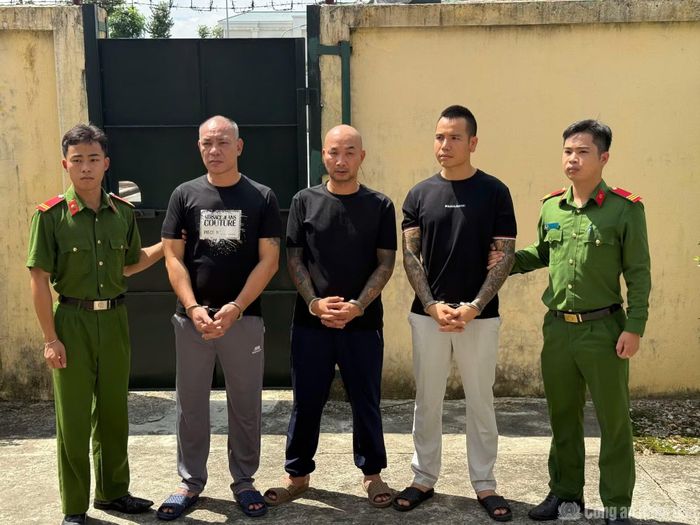 Các đối tượng tại cơ quan Công an.