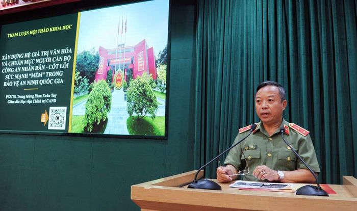 Trung tướng, PGS.TS Phan Xuân Tuy, Giám đốc Học viện Chính trị CAND phát biểu tại hội thảo.