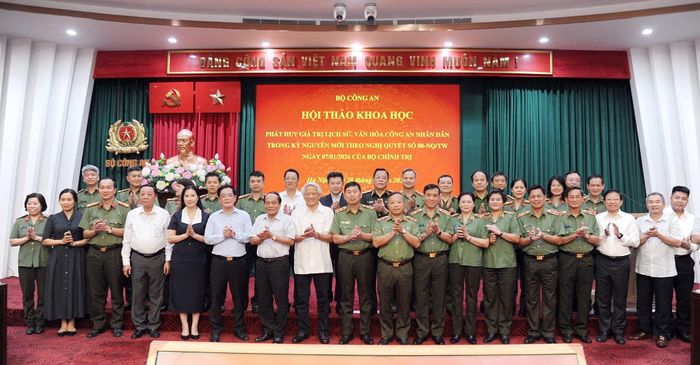 Các đại biểu tham dự hội thảo.