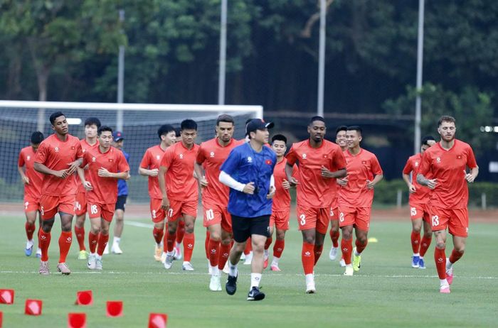 ĐT Việt Nam có buổi tập tại Bandung (Indonesia) chiều 28/9. Ảnh: VFF.