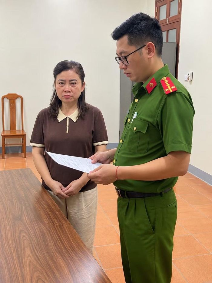 Cơ quan Cảnh sát điều tra Công an tỉnh Lạng Sơn ra Quyết định khởi tố bị can, Lệnh bắt bị can để tạm giam đối với Lộc Thị Hồng về tội Nhận hối lộ.