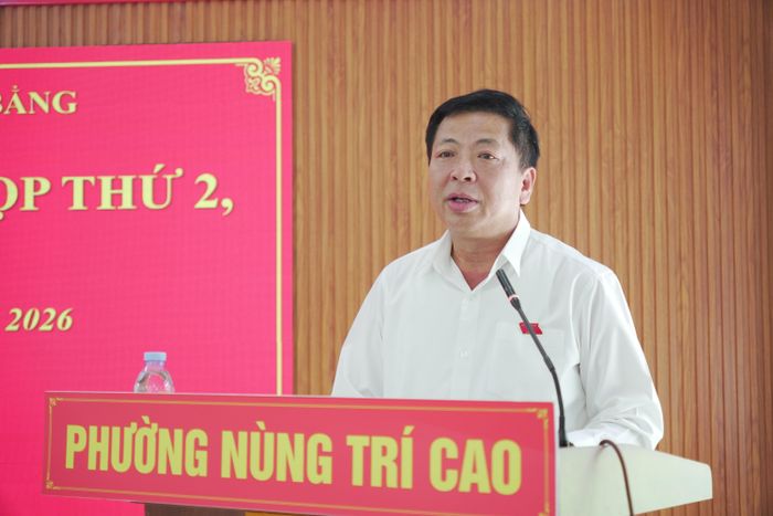 Bộ trưởng Bộ Xây dựng Trần Hồng Minh phát biểu tại hội nghị tiếp xúc cử tri.