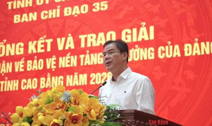 Đồng chí Vũ Hồng Quang, Phó Bí thư Tỉnh ủy, Chủ tịch Ủy ban MTTQ tỉnh phát biểu tại buổi lễ.