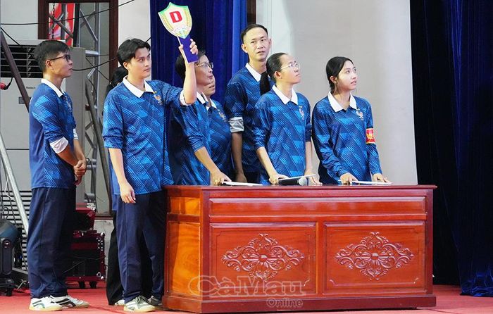  Đội thi xã Tân Lộc tham gia phần thi lý thuyết với gói câu hỏi số 1.