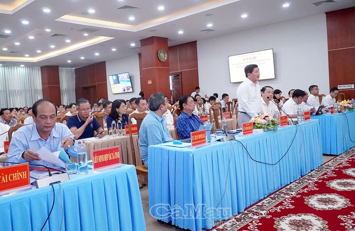 Các đại biểu tham dự hội nghị.