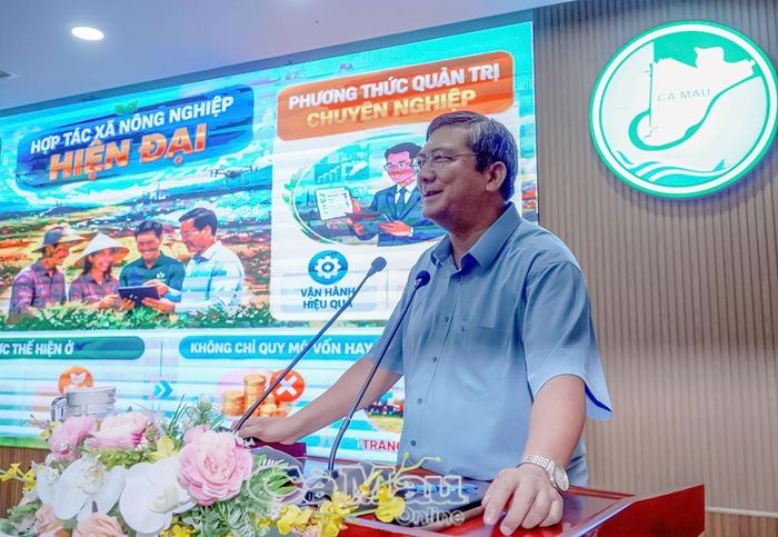 Tiến sĩ Trần Minh Hải, Phó Hiệu trưởng Trường Chính sách công và Phát triển nông thôn, phát biểu tại hội nghị.