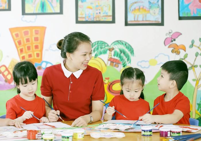 UBND các tỉnh, thành chịu trách nhiệm trực tiếp bảo đảm đủ giáo viên, hoàn thành trong năm học 2026-2027.