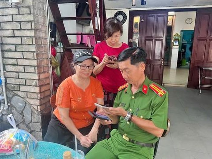 Hướng dẫn người dân cài đặt VNeID, HELP 114, SOS ANTT