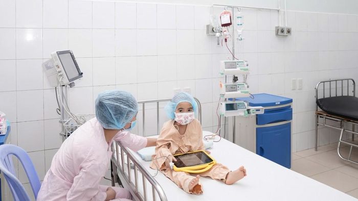 Bệnh nhi P.T.M.D, 4 tuổi trong quá trình điều trị tại BVTW Huế