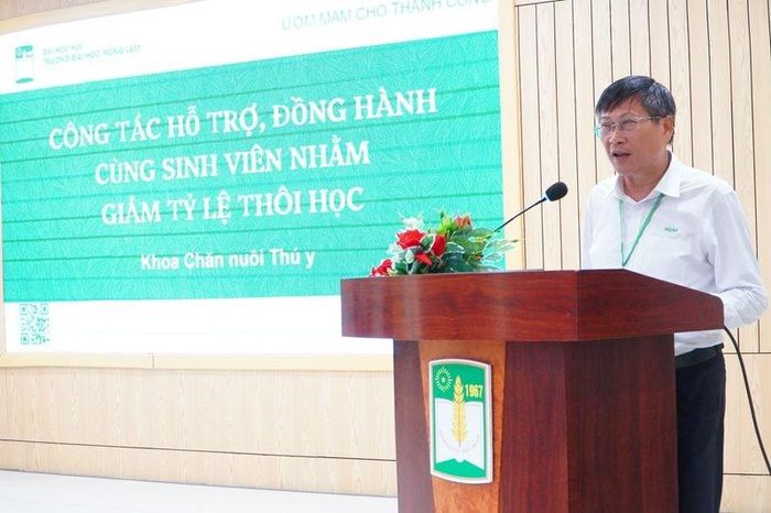 Các đại biểu trình bày tham luận