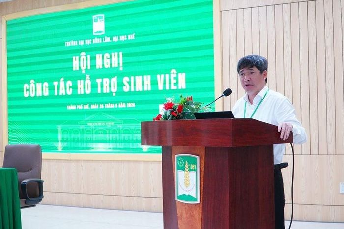 GS.TS. Lê Đình Phùng - Hiệu trưởng Trường ĐHNL Huế phát biểu tại Hội nghị