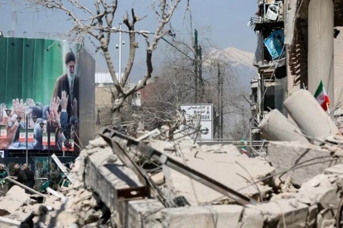 Khung cảnh đổ nát tại thủ đô Tehran, Iran. (Ảnh: Reuters)