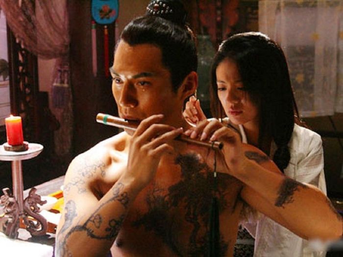 Yến Thanh sở hữu hình xăm khiến đệ nhất danh kỹ thời đó là Lý Sư Sư nhìn thấy cũng phải trầm trồ.
