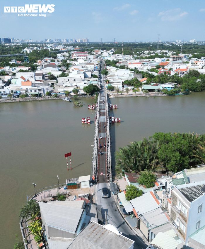 Dự án dự kiến sử dụng khoảng 14,6ha đất, trong đó diện tích cần bồi thường khoảng 9,4ha; khoảng 5,2ha còn lại là diện tích sông ngòi và đường hiện hữu. Theo kế hoạch, trong năm 2026, TP.HCM dự kiến phê duyệt chủ trương đầu tư, tổ chức thi tuyển phương án kiến trúc, khảo sát và lập báo cáo nghiên cứu khả thi.
