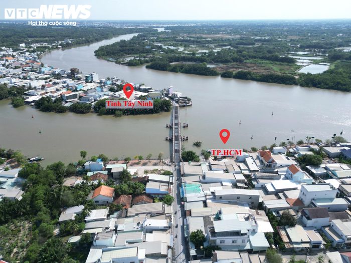 TP.HCM vừa thông qua chủ trương đầu tư dự án cầu Rạch Dơi và tuyến đường dẫn, thay thế cây cầu sắt được xây dựng trước năm 1975, hiện đã xuống cấp sau hơn 50 năm khai thác.