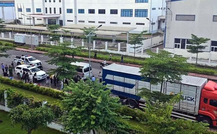 Tuyến đường trong khu công nghiệp ở phường An Phong (Hải Phòng) xảy ra vụ TNGT làm 3 người đi xe máy tử vong.