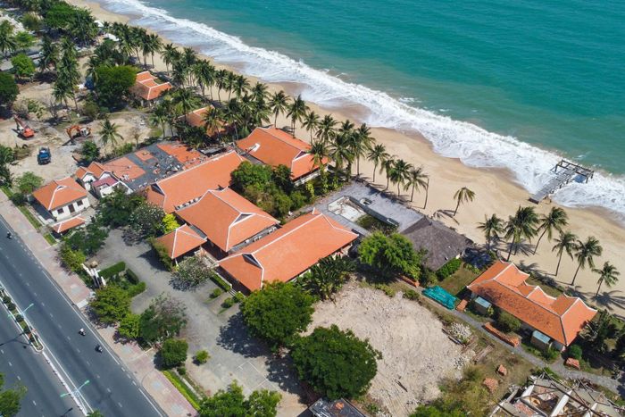 Trước đây, những công trình chắn biển Nha Trang khiến không gian biển trở nên chật chội, ngột ngạt.