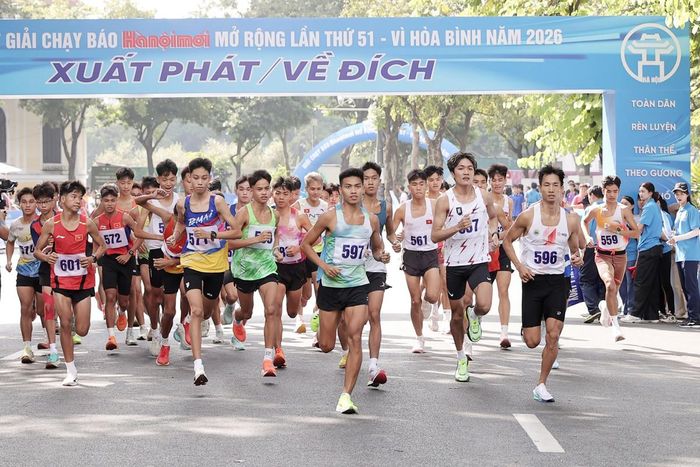 Các vận động viên khối nam nâng cao mở rộng tham gia Giải chạy Báo Hànộimới mở rộng lần thứ 51 - Vì hòa bình năm 2026. Ảnh: Quang Thái