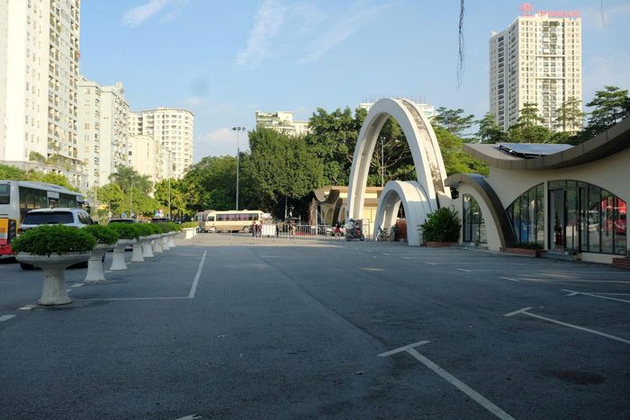 Phố Thành Thái giao với công viên Cầu Giấy hứa hẹn tạo nên một không gian đi bộ trong lành, nhiều khoảng xanh. Ảnh PV