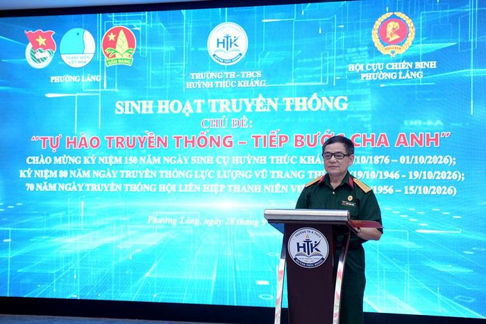 Ông Phan Trọng Đồng - Nguyên Chủ tịch Hội Cựu chiến binh phường Láng Thượng trước sắp xếp chia sẻ về những ngày tháng đấu tranh giành độc lập cho dân tộc của Bộ đội Cụ Hồ. Ảnh: Phạm Mạnh