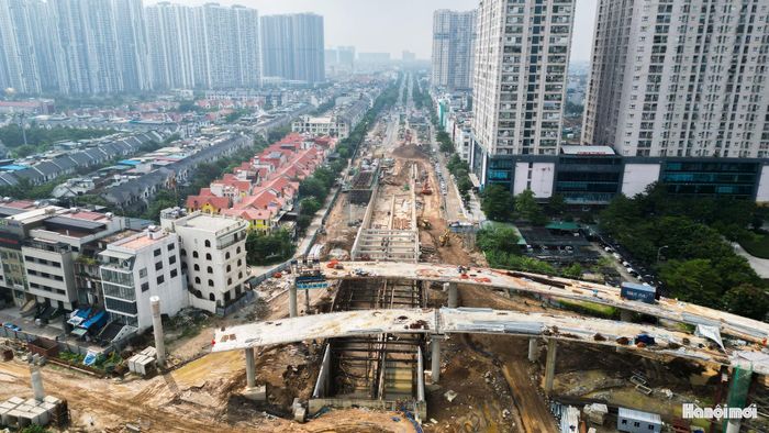 Điểm nhấn của công trình là hầm chui trực thông theo hướng Hoàng Tùng - Quốc lộ 32. Hầm được thiết kế với 4 làn xe, rộng 18,5m và dài khoảng 975m.