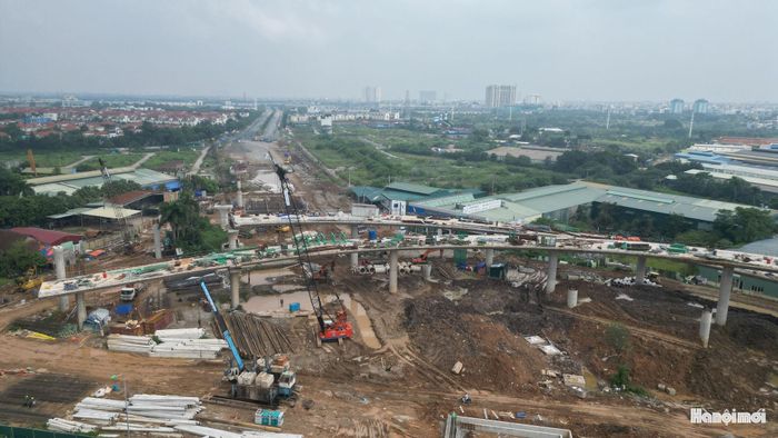 Tại khu vực Vành đai 3,5, nhiều mũi thi công được tổ chức đồng thời. Nền đường, cống và hệ thống thoát nước được thực hiện song song với các hạng mục cầu.