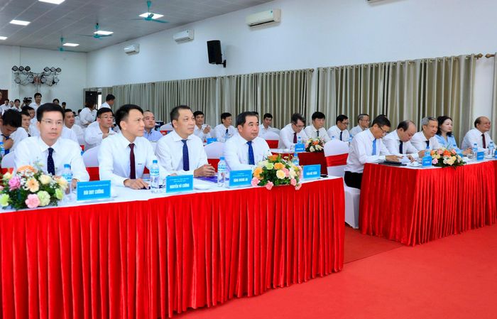 Bí thư Thành ủy Hà Nội Trần Đức Thắng và các đại biểu dự buổi lễ. Ảnh Quang Thái