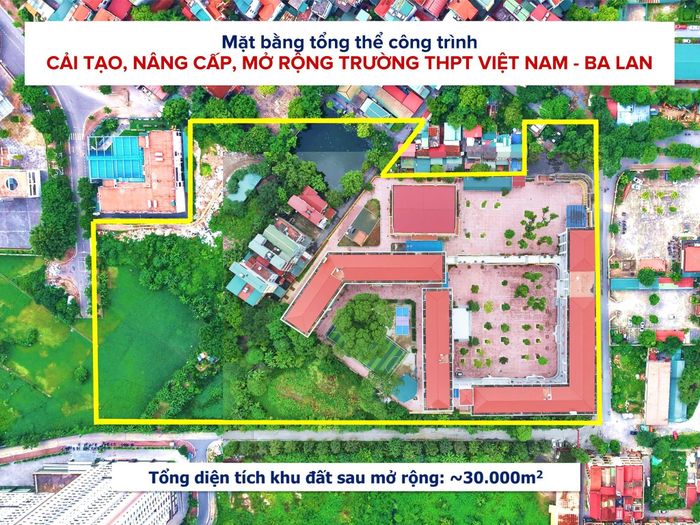 Khuôn viên nhà trường sau khi tiến hành giai đoạn 2 của dự án. Ảnh TA 