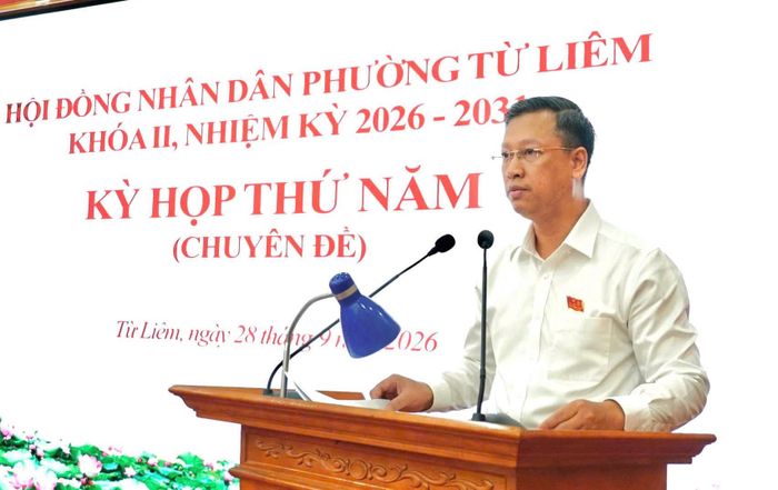 Phó Bí thư Thường trực Đảng uỷ, Chủ tịch HĐND phường Từ Liêm Đỗ Khắc Đạo phát biểu bế mạc kỳ họp. Ảnh: PV