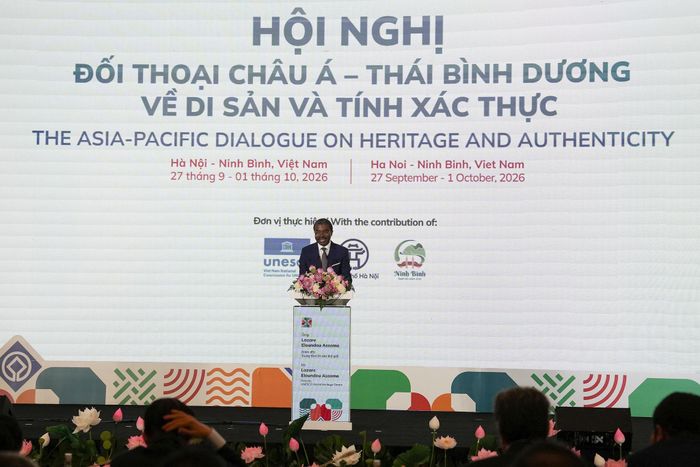 Giám đốc Trung tâm Di sản thế giới (UNESCO) Lazare Eloundou Assomo chia sẻ quan điểm tại sự kiện. Ảnh: Hoàng Linh