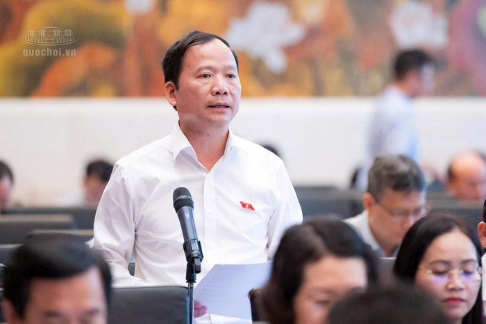Đại biểu Quốc hội Nguyễn Đặng Ân, Phó Trưởng đoàn chuyên trách Đoàn đại biểu Quốc hội tỉnh Lạng Sơn đề nghị phân định rõ trách nhiệm giữa chính quyền cấp tỉnh và cấp xã trong quản lý, bảo vệ công trình an ninh. Ảnh: media.quochoi.vn
